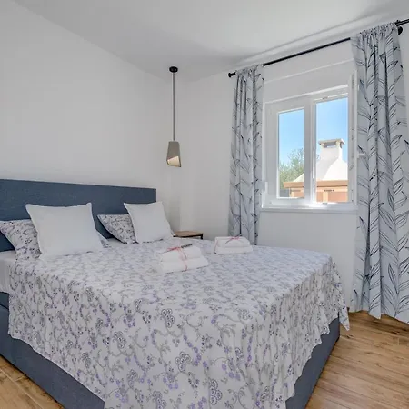 Apartment Nevera